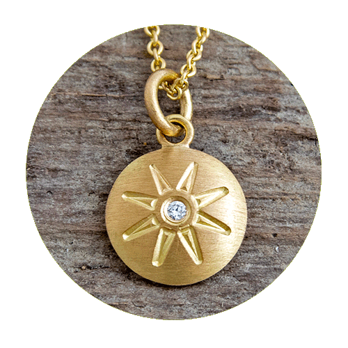 Anhänger Gold 750/000, gewölbte Scheibe, Brillant, Sonne, Kette, Ankerkette